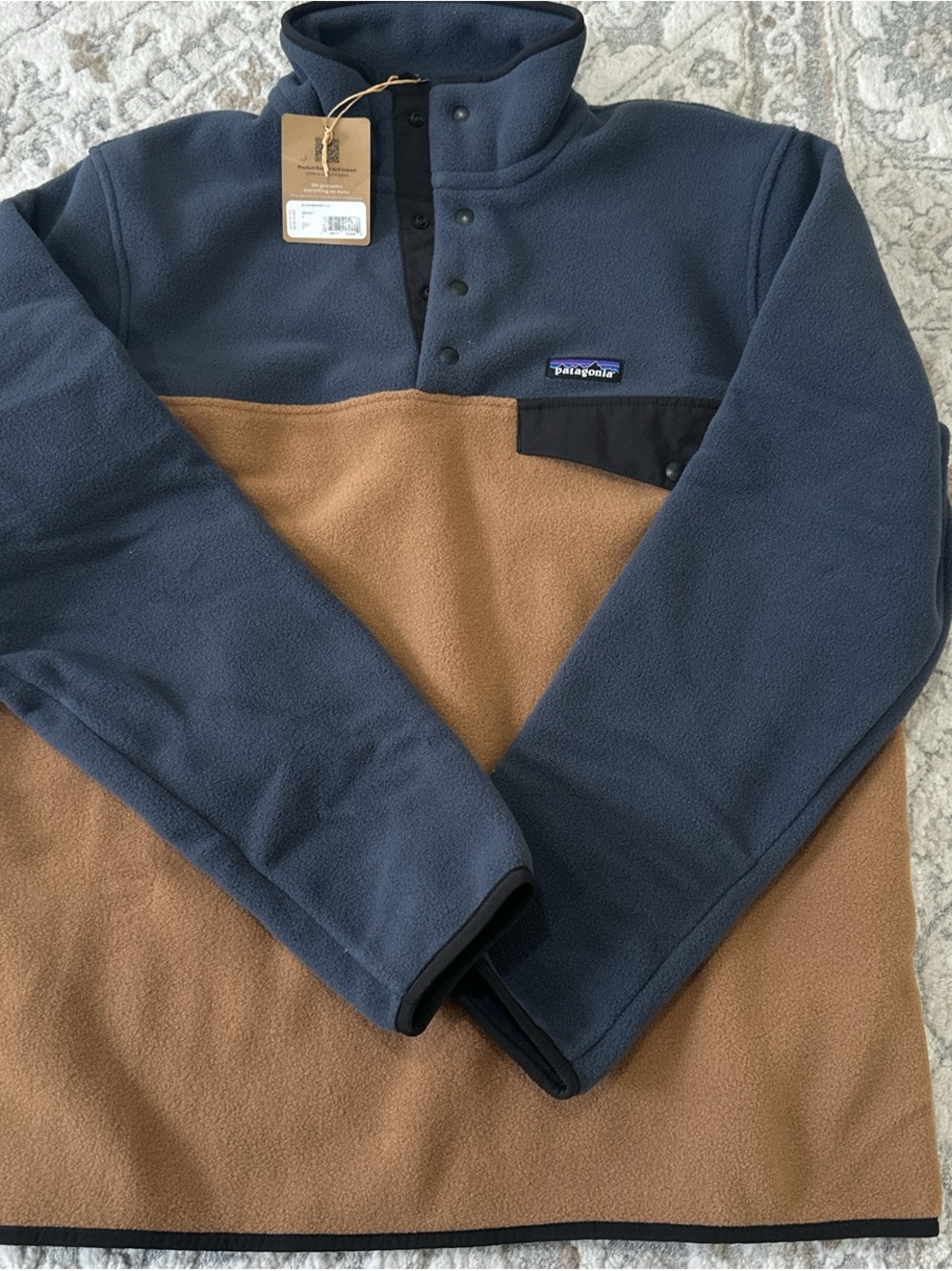 Patagonia Men's Two-Tone Fleece Snap Pullover in Navy and Tan